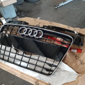 8J0853651HT94 Neuer Audi TT 8J Kühlergrill schwarz-glänzend