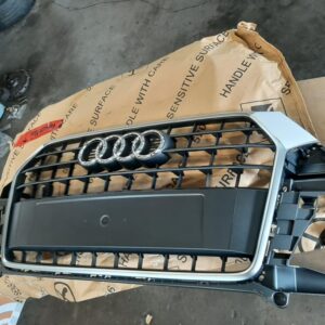 8U0853651M1QP Neuer Audi Q3 8U Kühlergrill steingrau